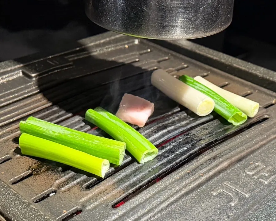 Galbi samgyeopsal and scallions placed on the grill