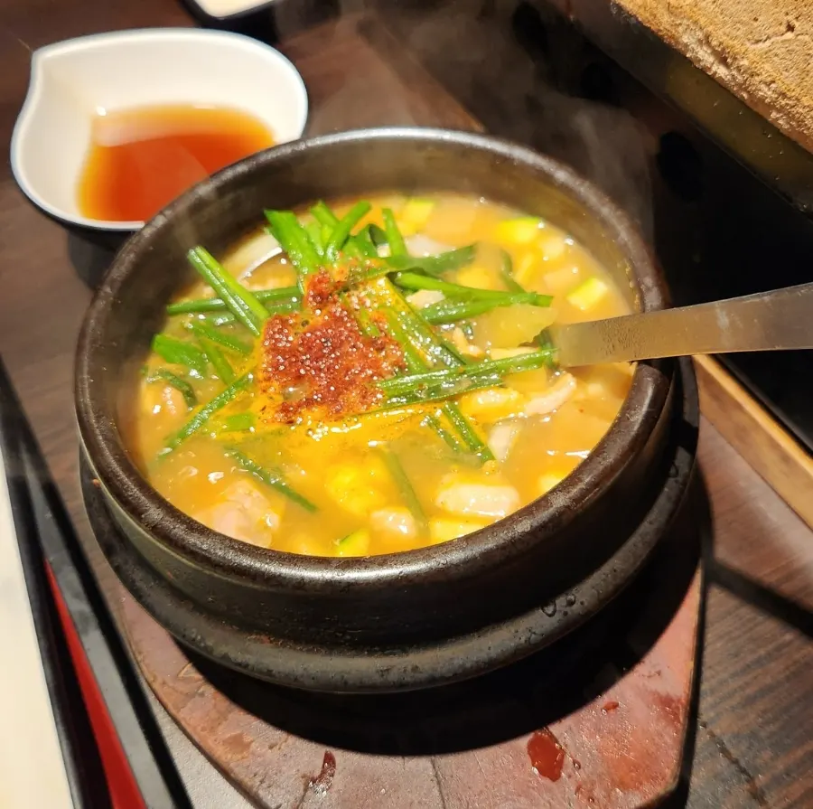 미소머스타드와 궁채장아찌 곁들임