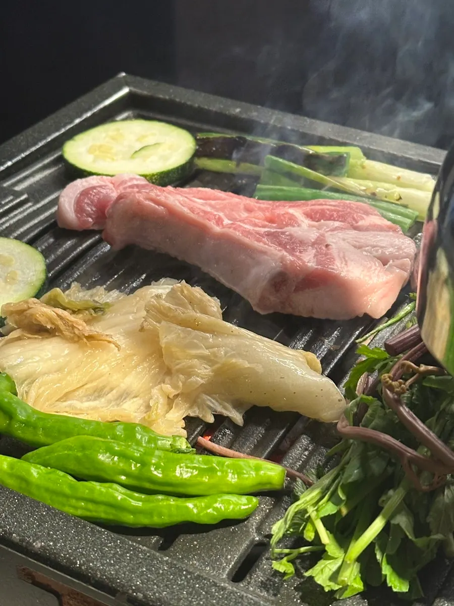 Galbi samgyeopsal on the grill