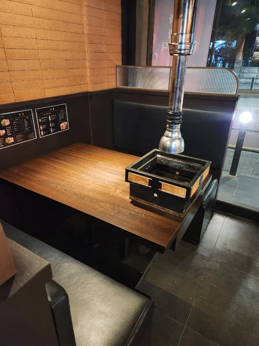 Interior of Giun Gangnam Station Main Branch with generous table spacing