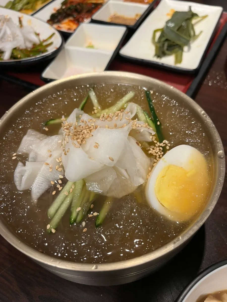 ギウン江南駅本店の水冷麺一杯