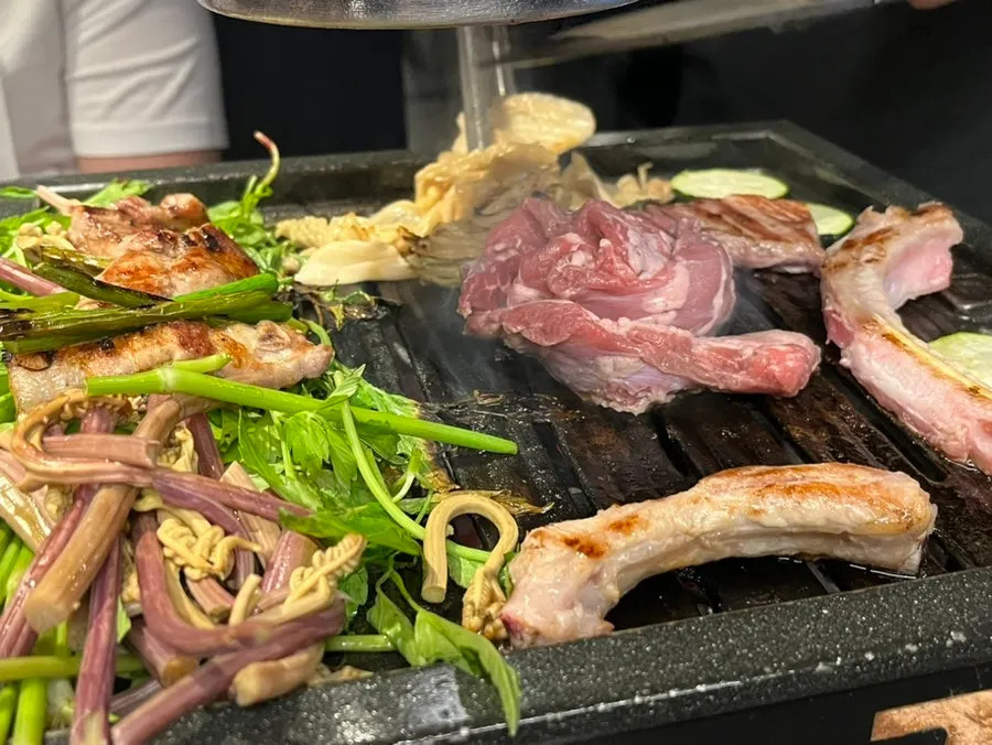 ギウン江南駅本店の食卓全景