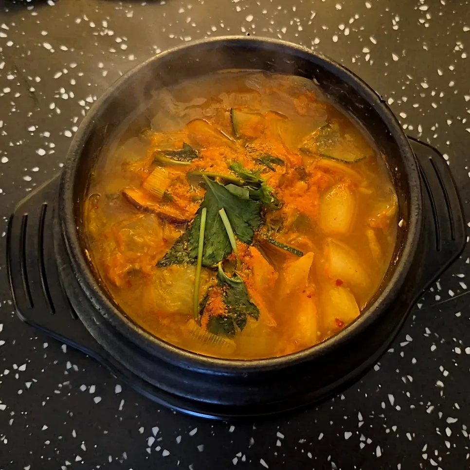건더기가 푸짐한 소고기 된장찌개