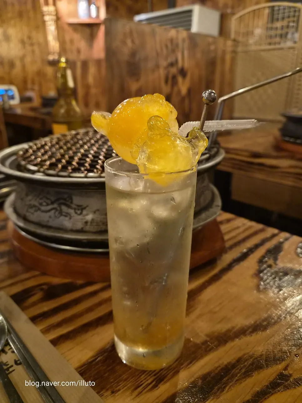 먼저 나온 소주와 맥주 잔