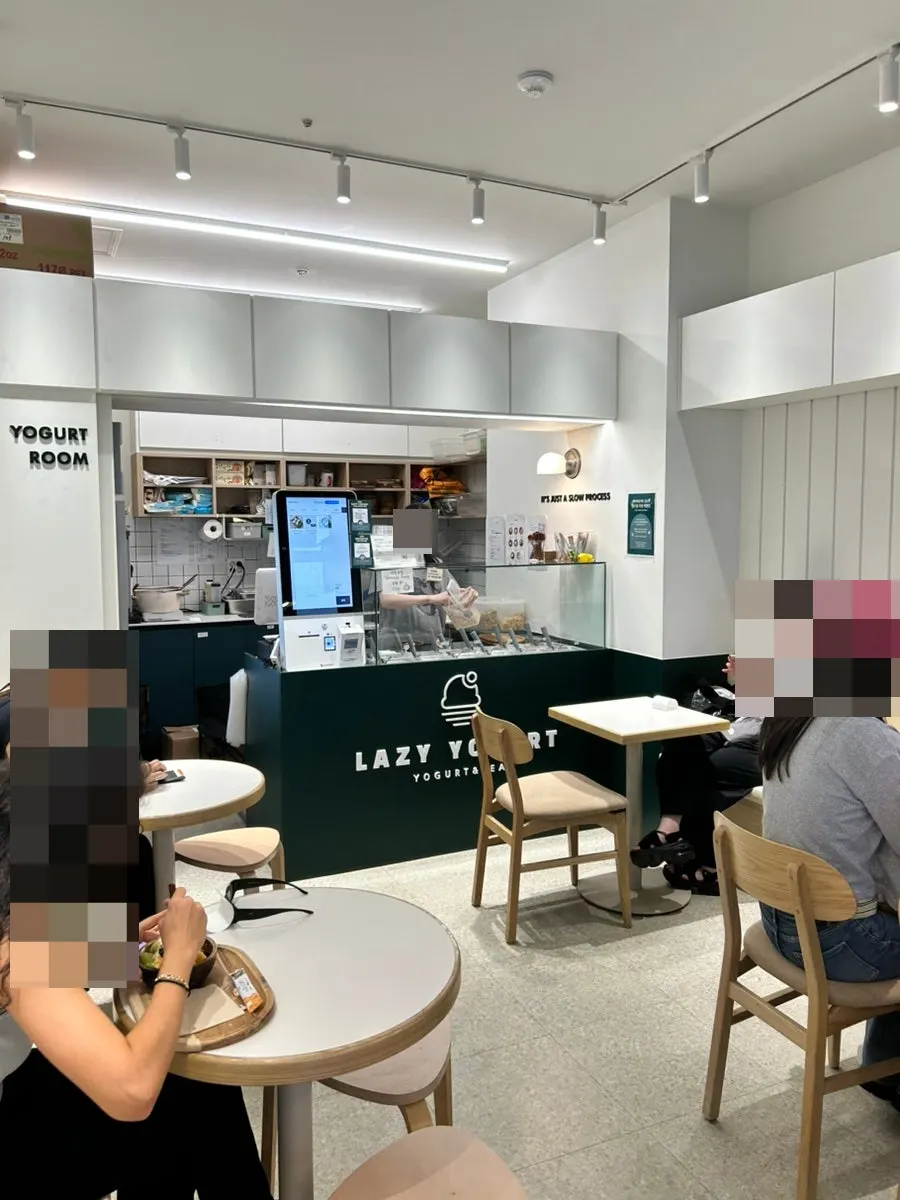 Entrance and interior of Lazy Yogurt Gangnam