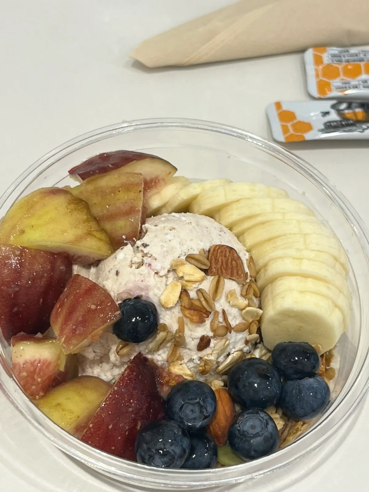 Fig-topped Beheu Single Greek yogurt with chestnut flavor