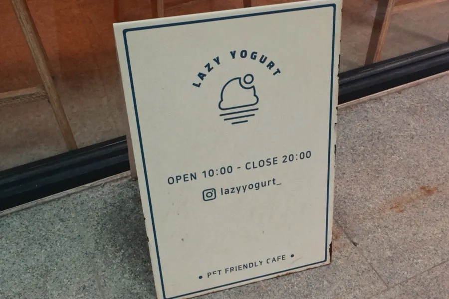 Healthy breakfast at Lazy Yogurt in Yeoksam