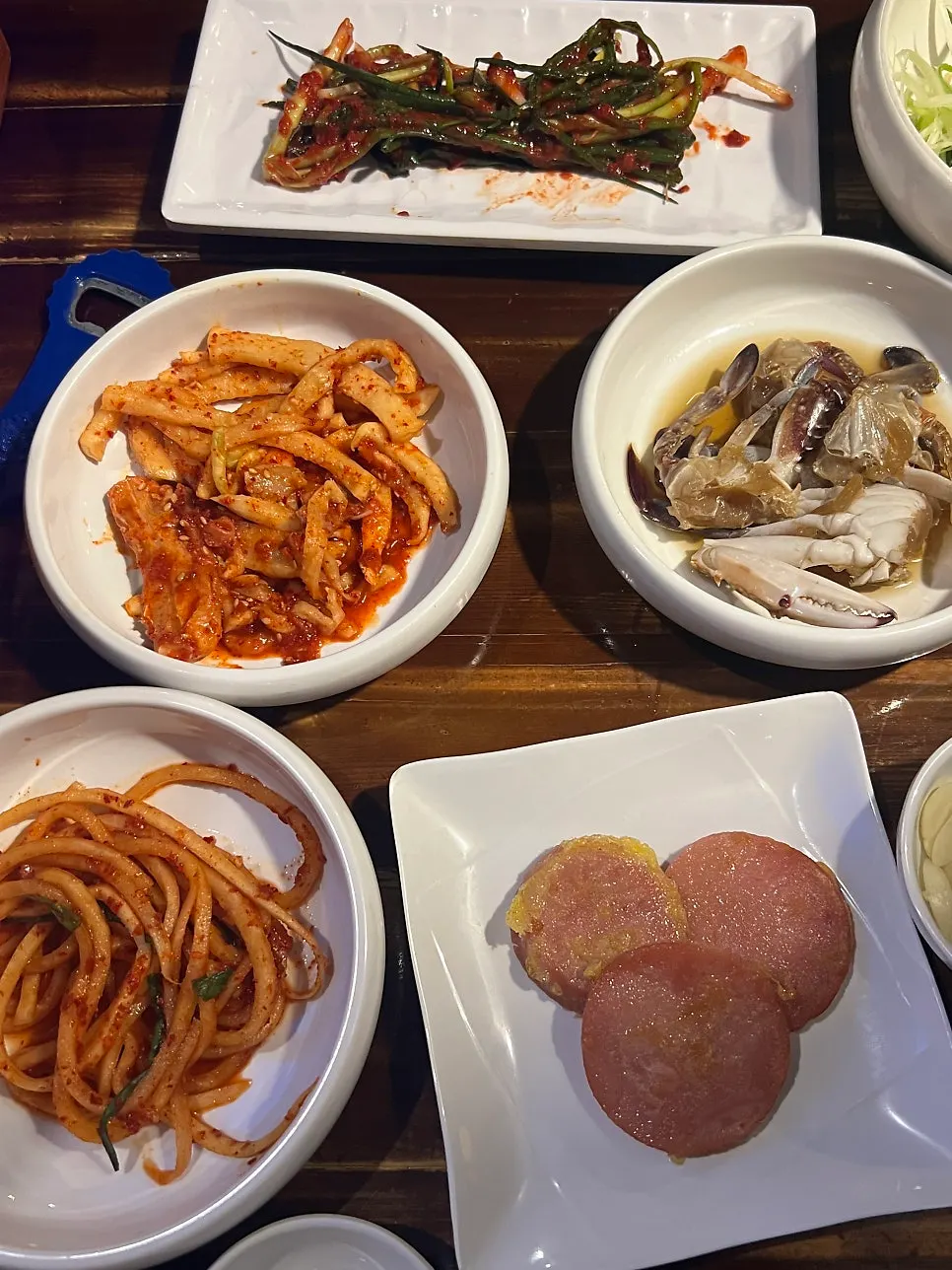 Photo introducing naengmyeon and alcoholic drinks