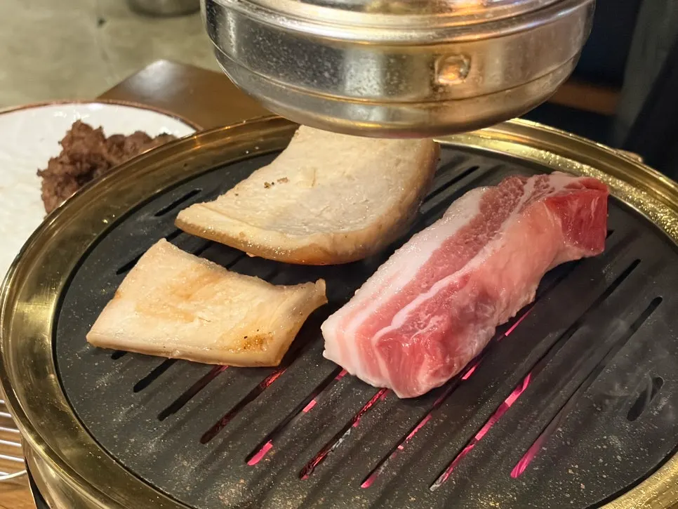 숙성 삼겹살과 오돌뼈 돼지껍데기 주문 메뉴 이미지