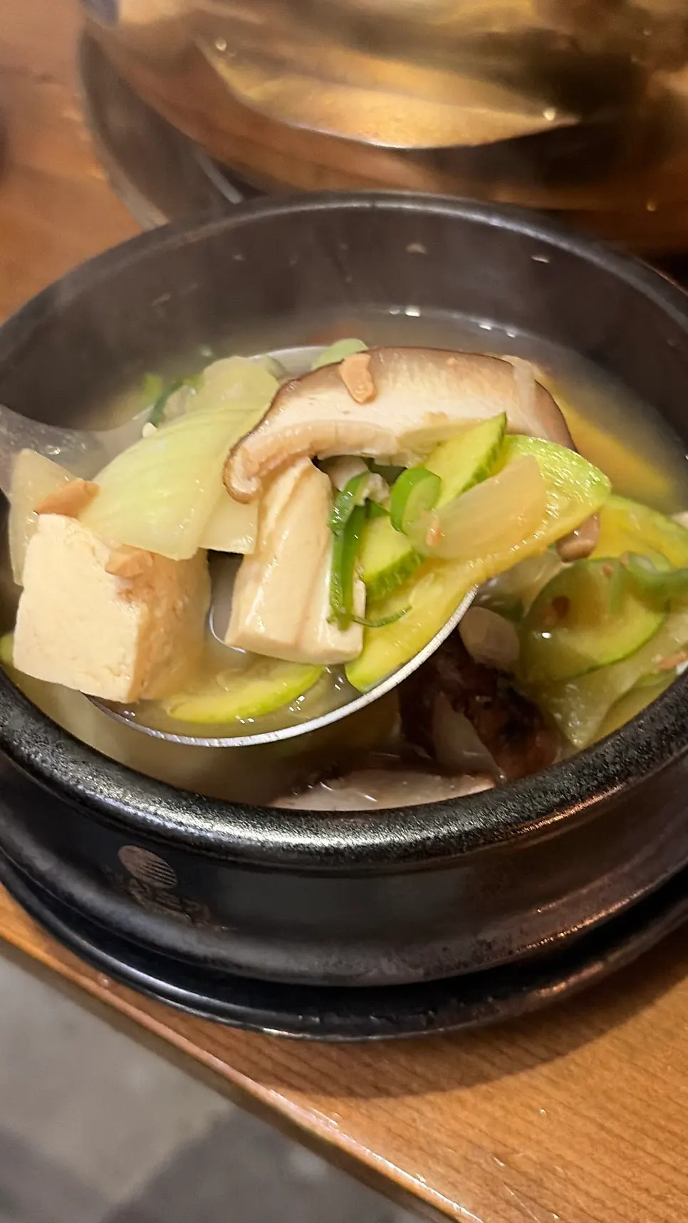 구수한 된장찌개를 담은 세로 이미지