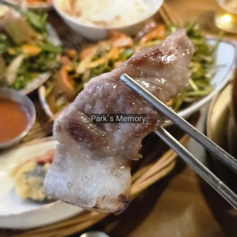 Grilled meat moved to the upper grill plate to stay warm