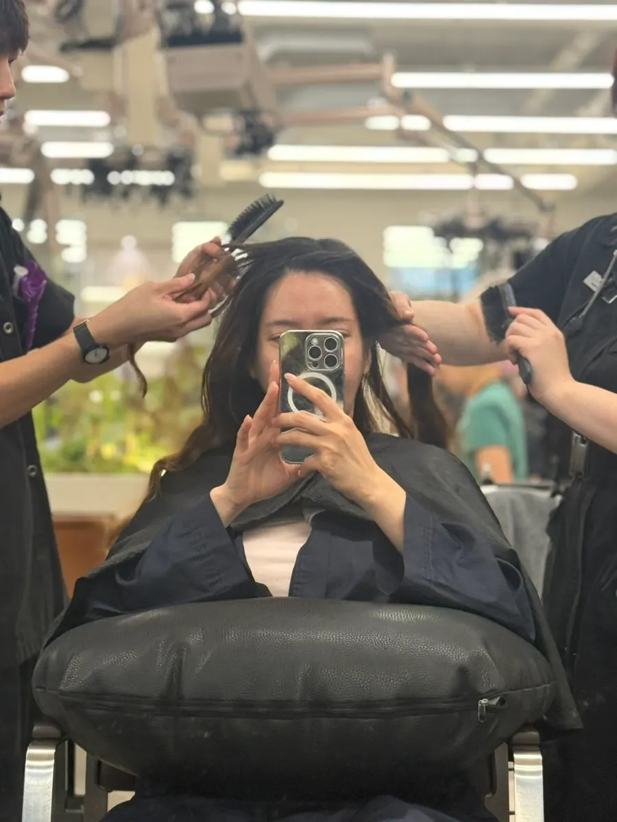 Salon seat during color consultation