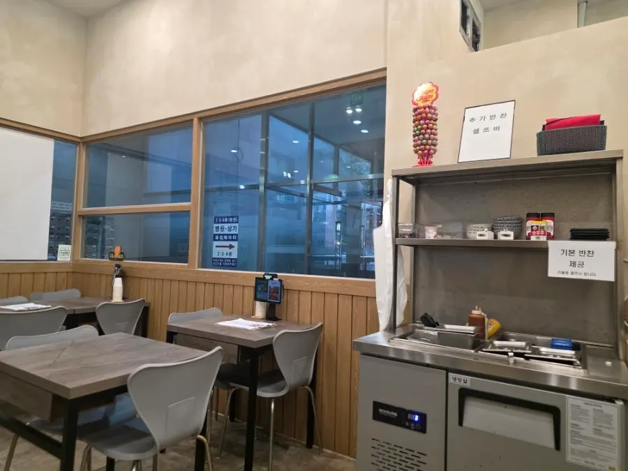 청담까츠 매장 내부 좌석