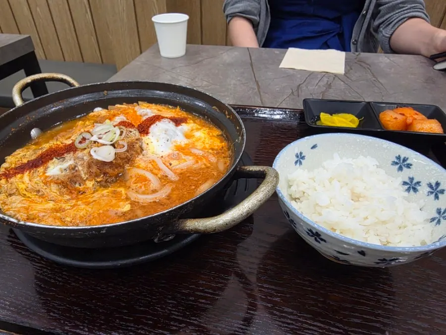 양이 넉넉한 매콤까츠나베