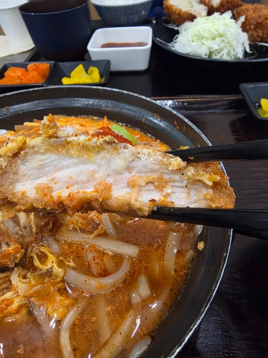 두툼한 돈까스 단면
