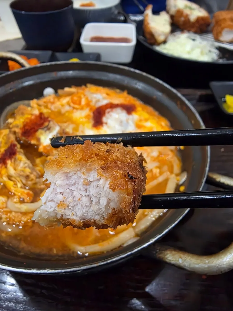 두께가 느껴지는 돈까스