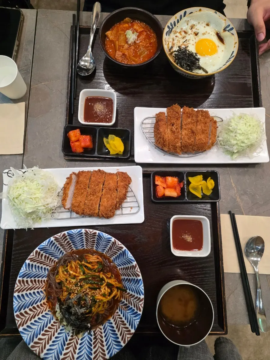 Cucumber bibim buckwheat noodle pork-cutlet set