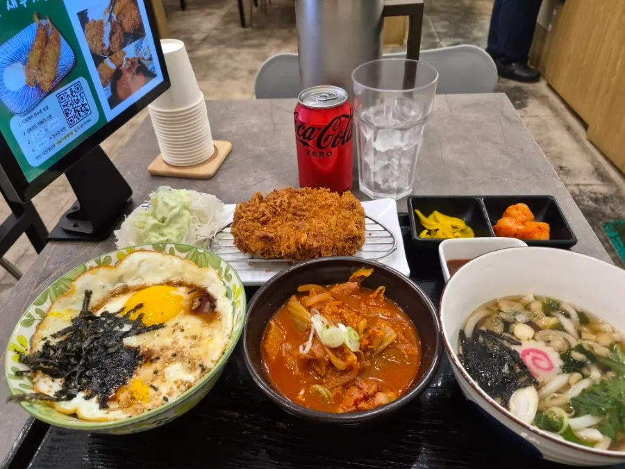 돼지 김치찌개와 돈까츠 세트