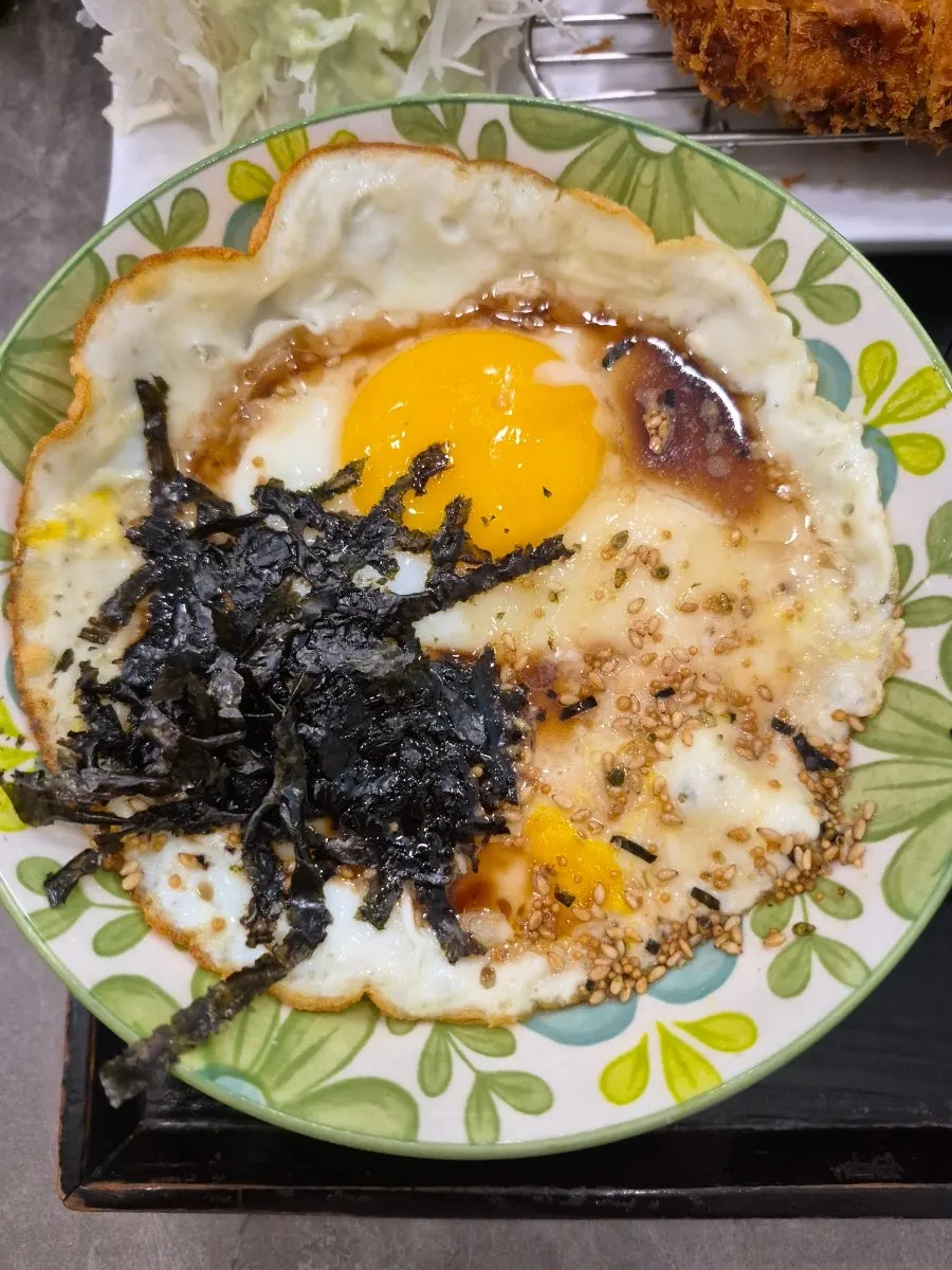 돼지고기와 김치 건더기가 든 찌개