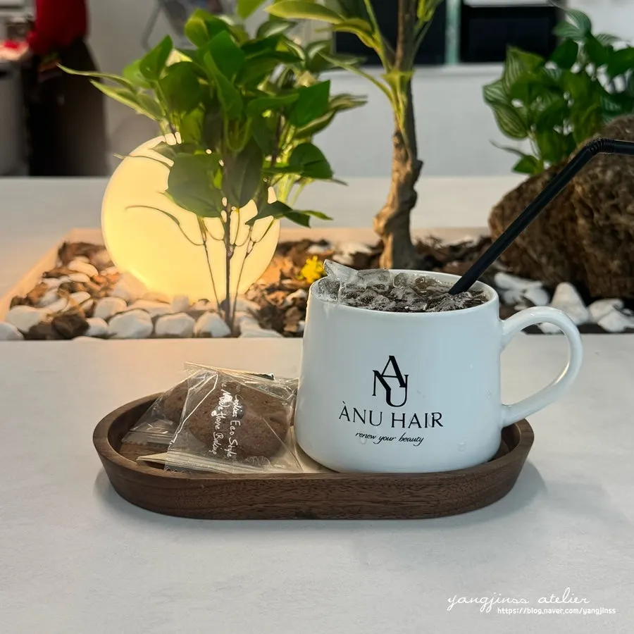 Coffee served while waiting during the dye process