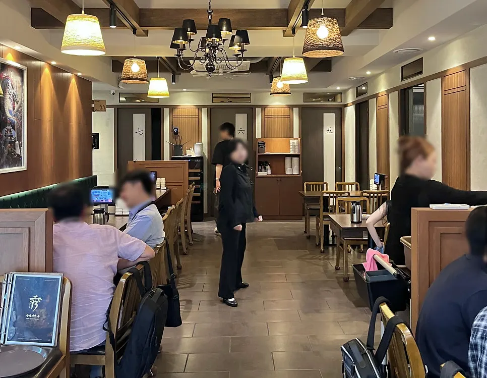 Calm, clean main dining area of a Chinese restaurant