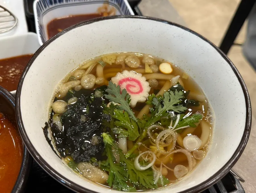 Table with the basic sauce and the added spicy sauce