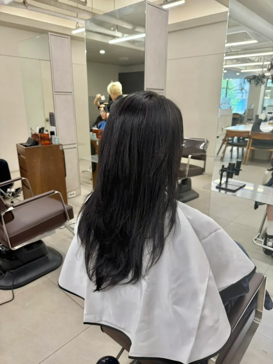吹风造型完成后的染发成果
