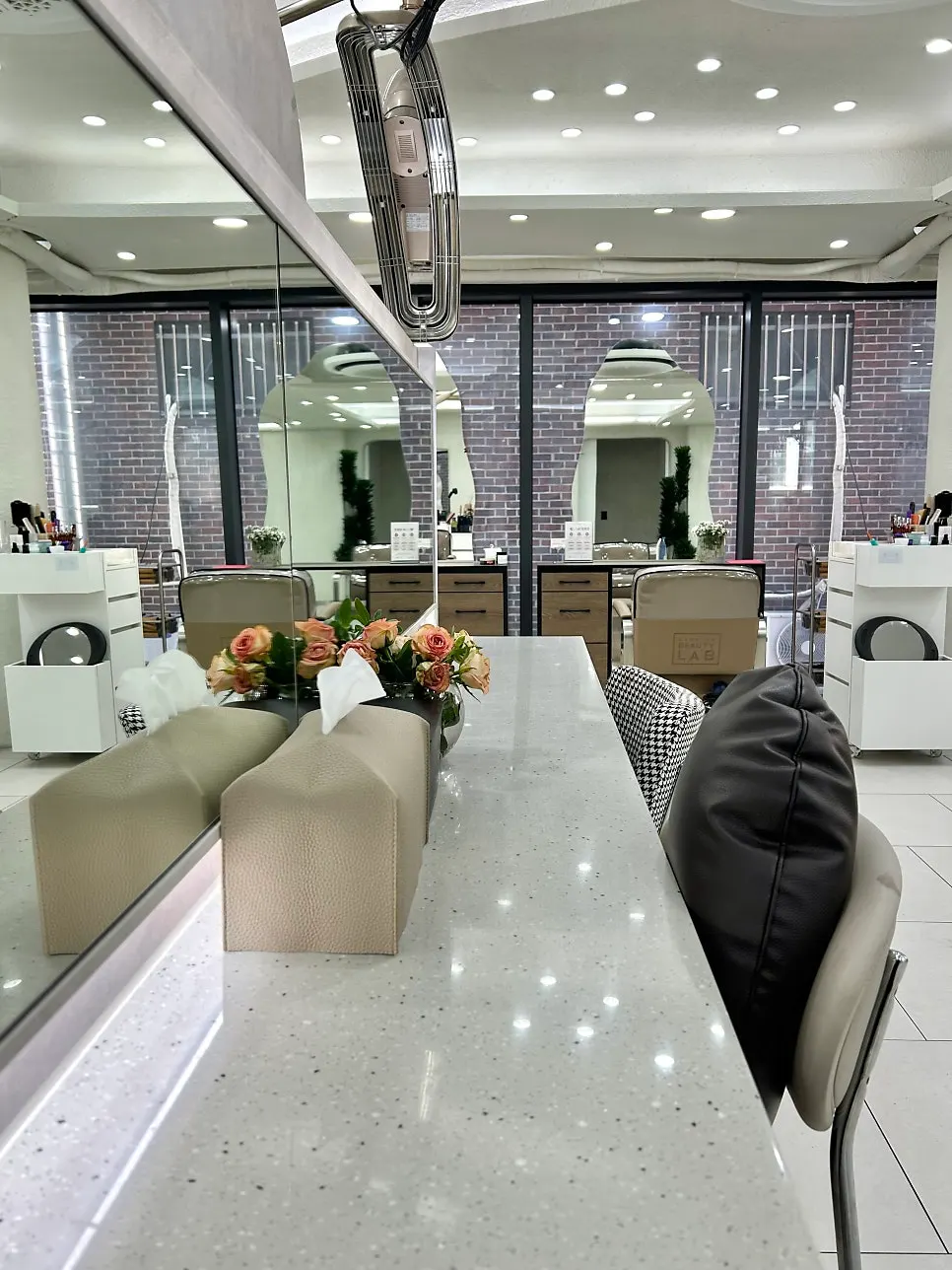Treatment area of the salon with a modern atmosphere