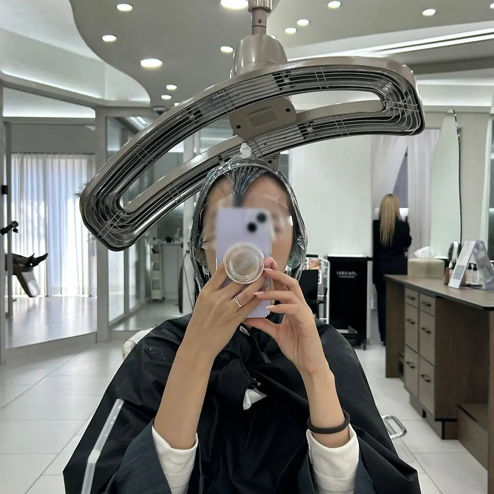 Mid-length layered C-curl perm treatment in progress