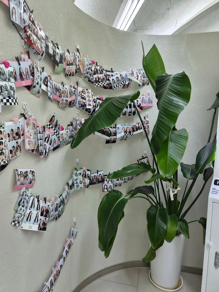 Waiting area with a four-cut photo booth