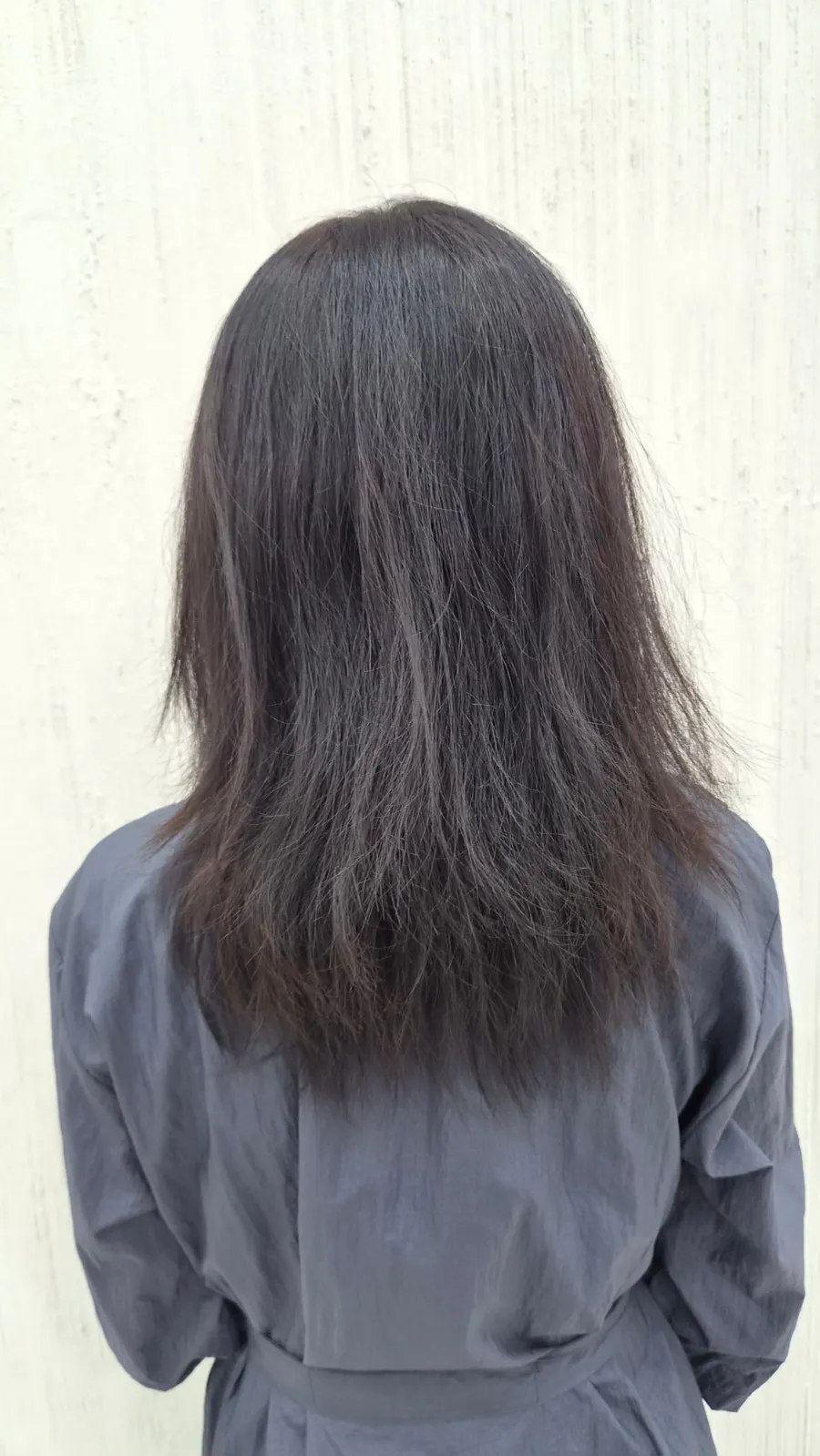 Frizzy curly hair before the clinic treatment