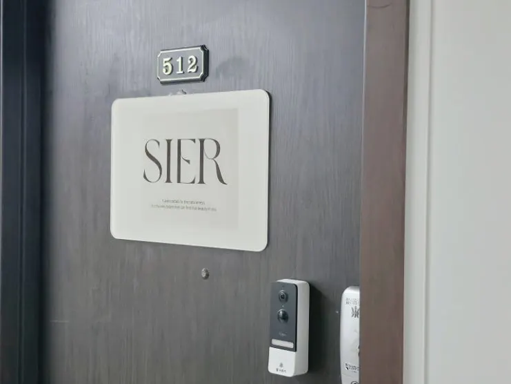 Entrance of the officetel building housing Siere Brow