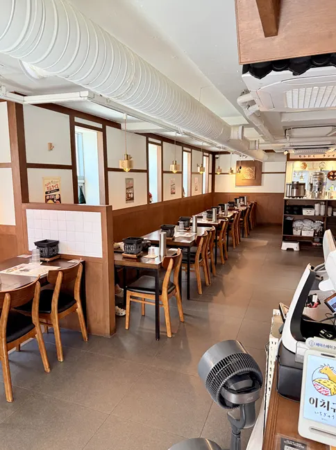 Interior of Ichigyu Gangnam Sinnonhyeon Branch