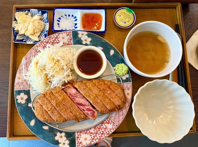 Gyukatsu with butter and sauces