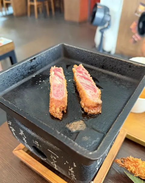 Tabletop brazier melting butter for gyukatsu