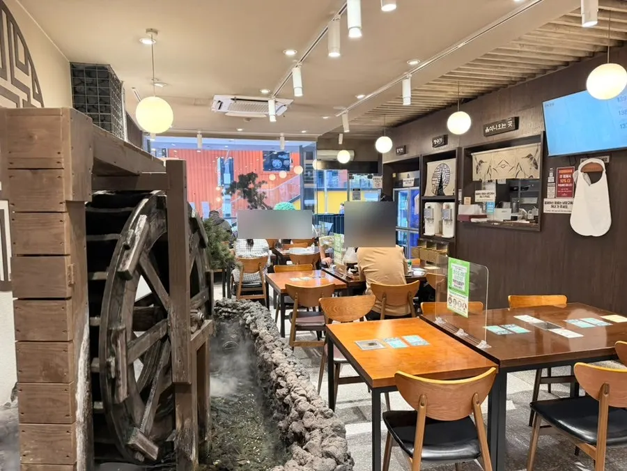 View of the busy restaurant hall full of customers