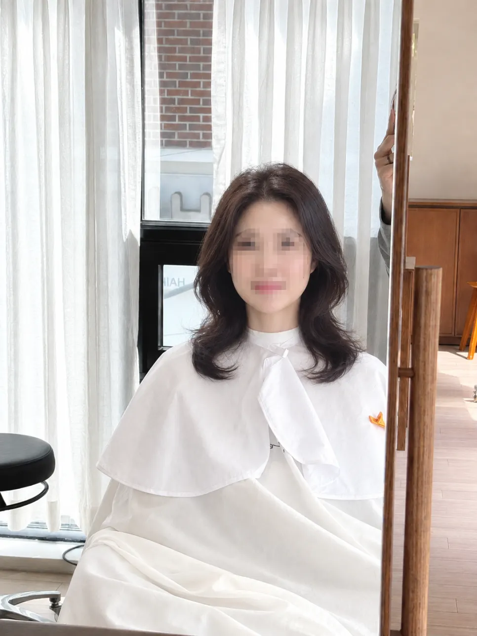 Hairstyle finished with a blow-dry and curls