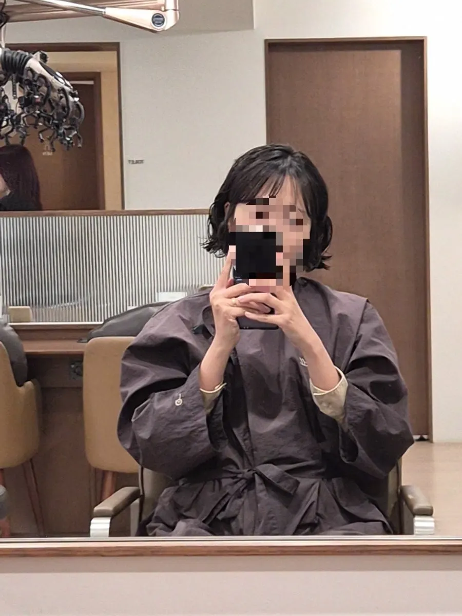 가벼운 컬의 빈티지펌 단발 옆모습