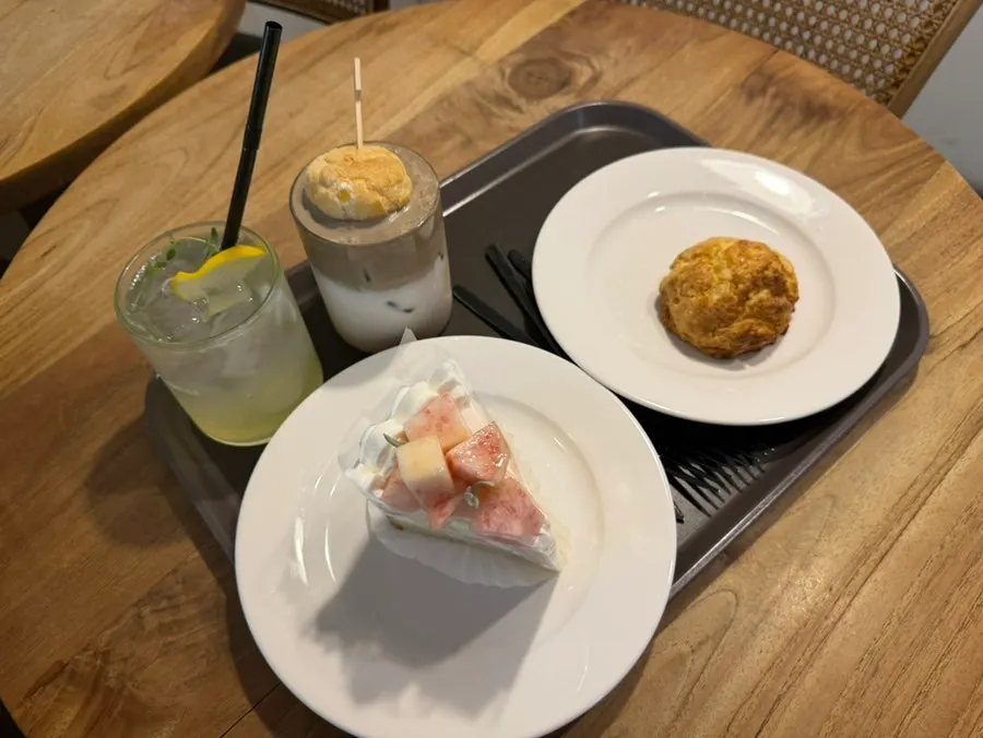 Tea time with lemonade, milk tea, and cake