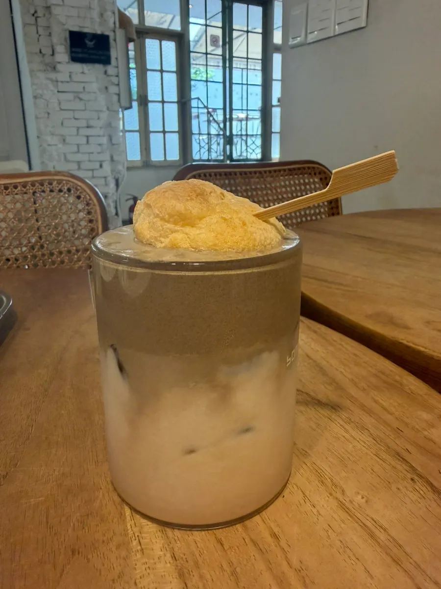Sparkling lemonade with thick lemon syrup