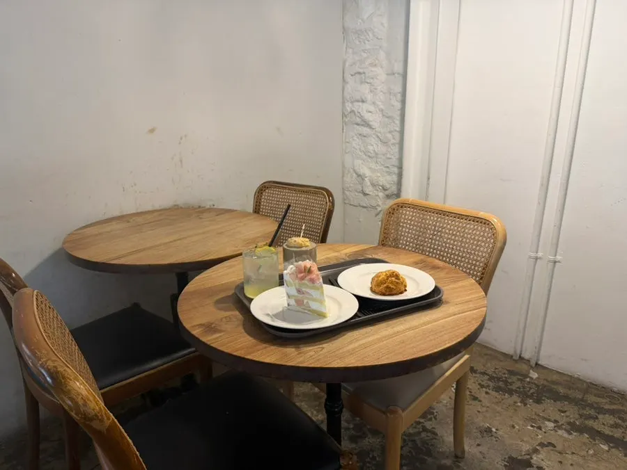 A crisp scone with a rich buttery aroma
