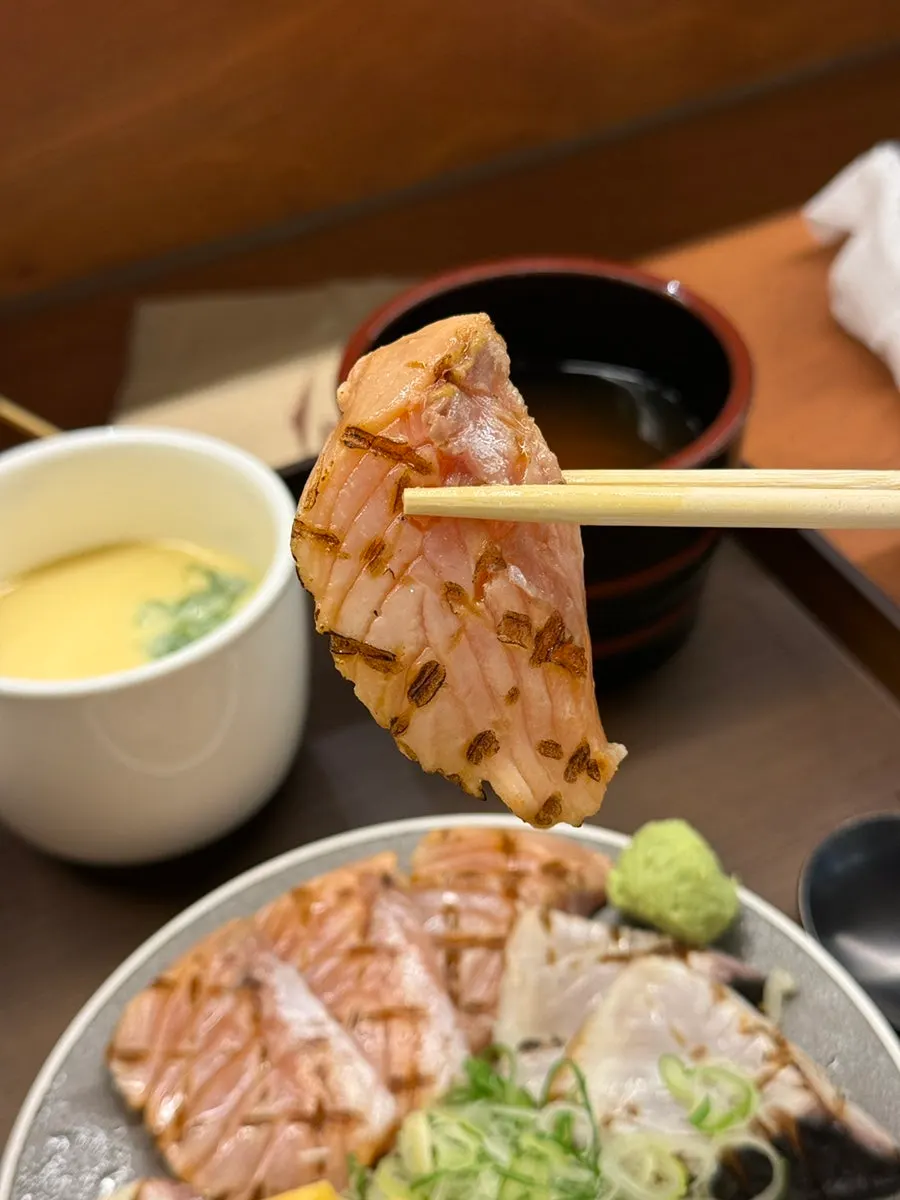 겉면을 노릇하게 구운 관자