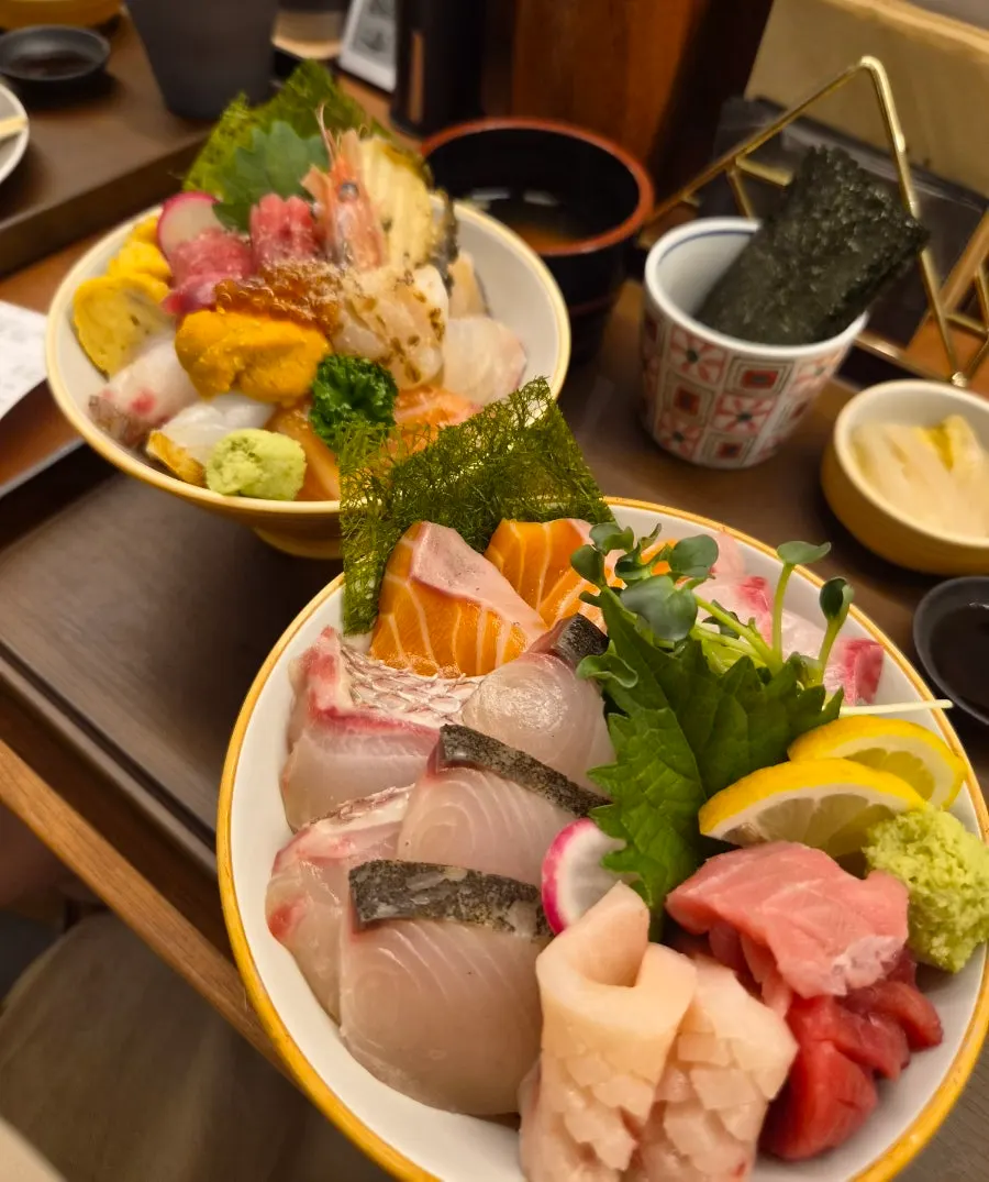 일품 강남점 카이센동 식사