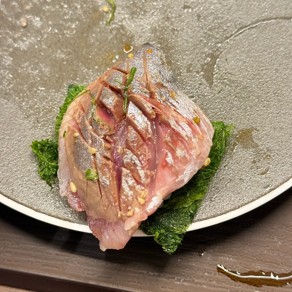 Seafood rice bowl served with seaweed and gamtae