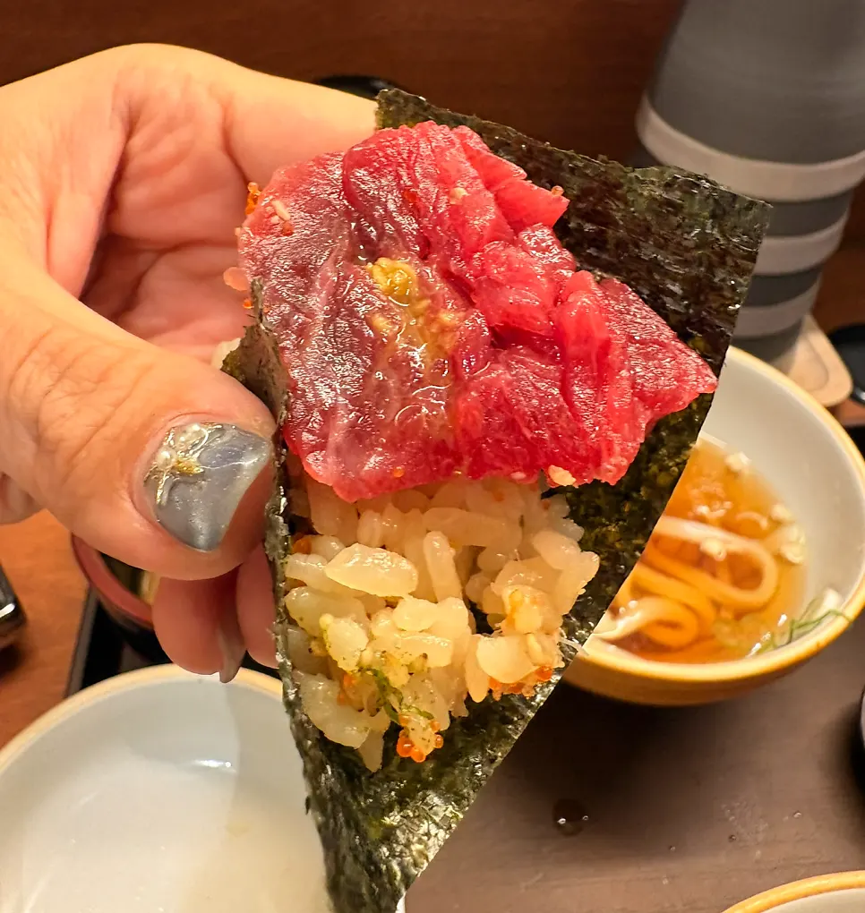 가라아게 올라간 냉우동 한 그릇