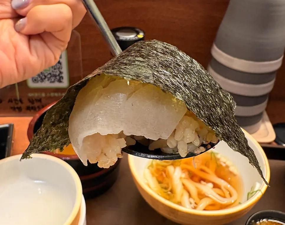 숟가락으로 퍼먹는 카이센동