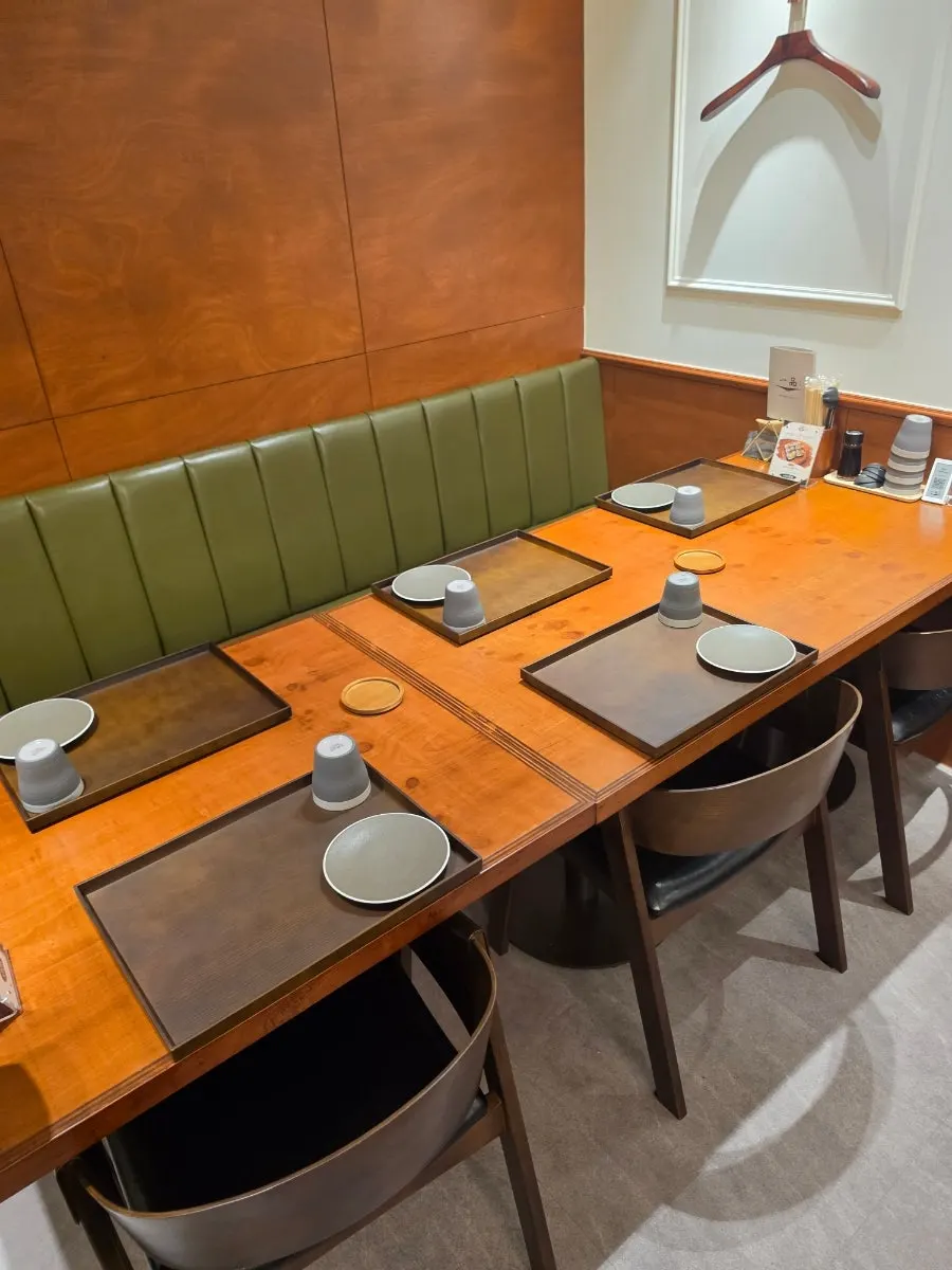 Comfortable table seating area