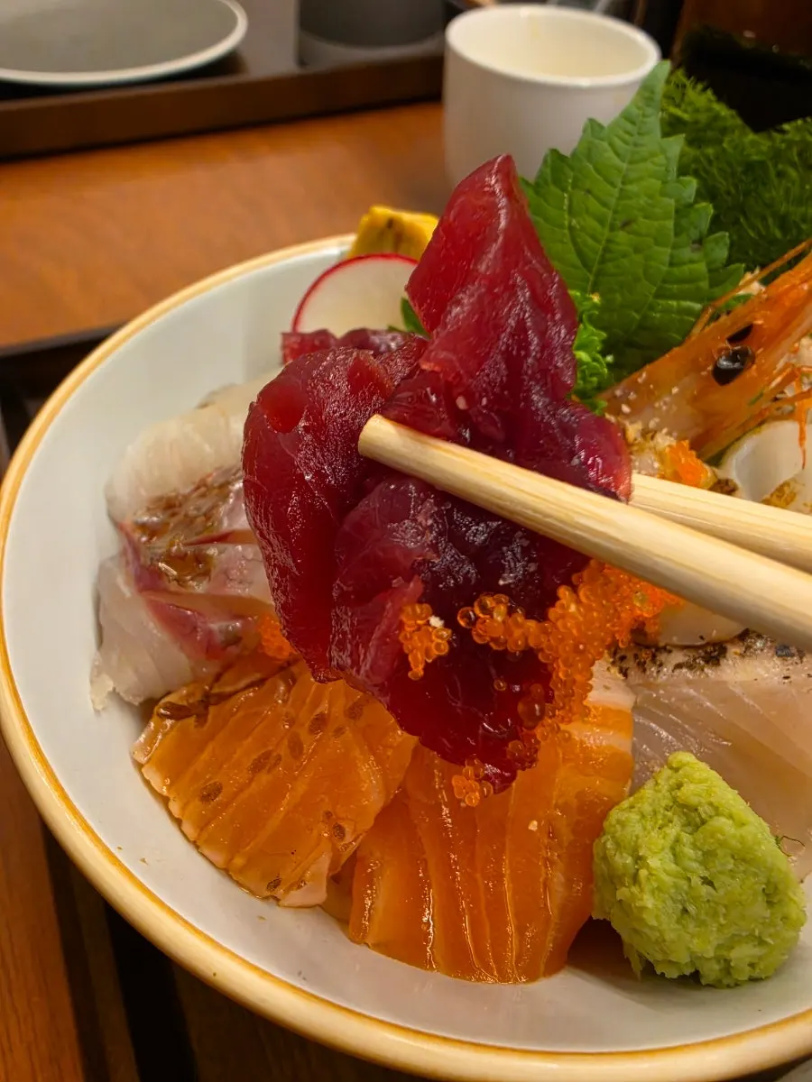 Close-up of tuna on the kaisendon