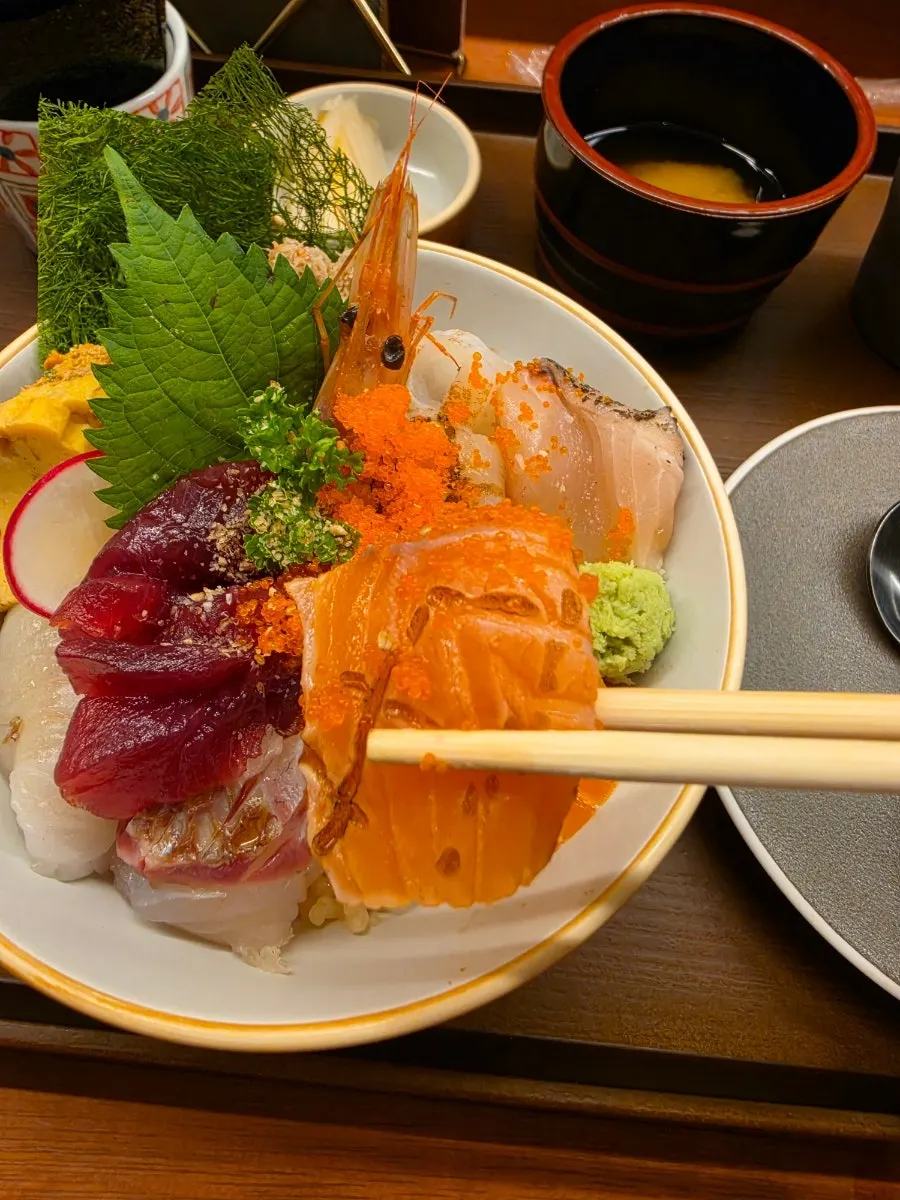 Kaisendon topped with several kinds of sashimi