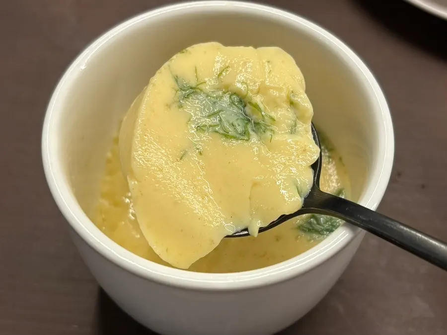 프리미엄 카이센동과 함께 나온 밑반찬 구성